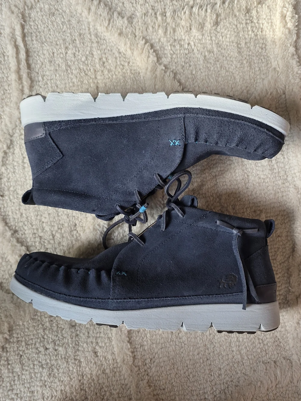 Manitobah Navy Suede Lace-Up Chukka Boots